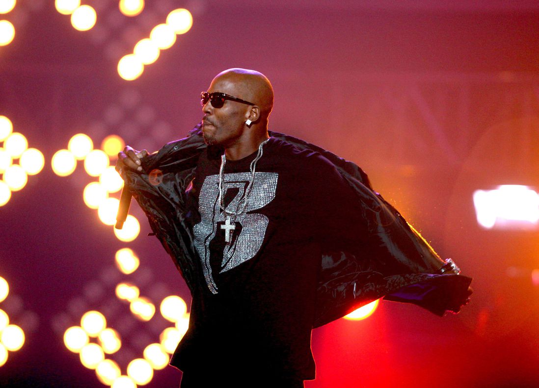 DMX wearing a sweatshirt with the R of the ruff Ryders logo on stage
